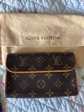 Louis Vuitton Pochette Florentine Belt Bag in Monogram Canvas and Leather